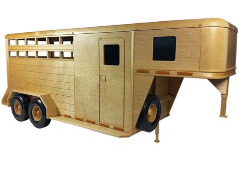 wooden horse trailer material